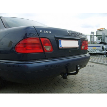 Anhängerkupplung für E - trieda E, 4-türig (W 210) - manuell–AHK starr - von 1995/06 bis 2002/03 Anhängerkupplung für E - trieda E, 4-türig (W 210) - manuell–AHK starr - von 1995/06 bis 2002/03