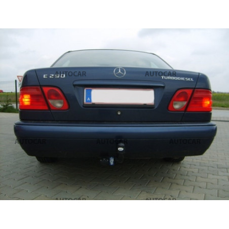 Anhängerkupplung für E - trieda E, 4-türig (W 210) - manuell–AHK starr - von 1995/06 bis 2002/03 Anhängerkupplung für E - trieda E, 4-türig (W 210) - manuell–AHK starr - von 1995/06 bis 2002/03
