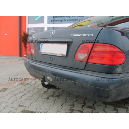 Anhängerkupplung für E - trieda E, 4-türig (W 210) - manuell–AHK starr - von 1995/06 bis 2002/03 Anhängerkupplung für E - trieda E, 4-türig (W 210) - manuell–AHK starr - von 1995/06 bis 2002/03