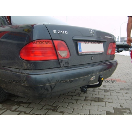 Anhängerkupplung für E - trieda E, 4-türig (W 210) - manuell–AHK starr - von 1995/06 bis 2002/03 Anhängerkupplung für E - trieda E, 4-türig (W 210) - manuell–AHK starr - von 1995/06 bis 2002/03