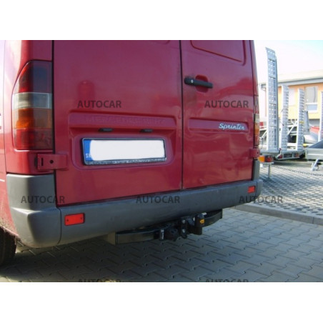 Anhängerkupplung für Mercedes SPRINTER - Kastenwagen ohne Treppe - Radstand 3,55 / 4,025 m - Festeinbau