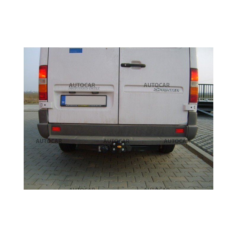 Anhängerkupplung für Mercedes SPRINTER - Kastenwagen mit Treppe - Radstand 3,55 / 4,025 m - Festeinbau