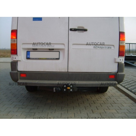 Anhängerkupplung für Mercedes SPRINTER - Kastenwagen mit Treppe - Radstand 3,55 / 4,025 m - Festeinbau
