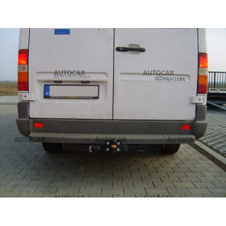 Anhängerkupplung für Mercedes SPRINTER - Kastenwagen mit Treppe - Radstand 3,55 / 4,025 m - Festeinbau Anhängerkupplung für Mercedes SPRINTER - Kastenwagen mit Treppe - Radstand 3,55 / 4,025 m - Festeinbau