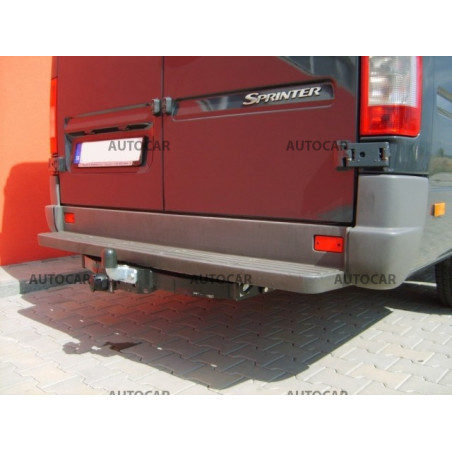 Anhängerkupplung für Mercedes SPRINTER - Kastenwagen mit Treppe - Radstand 3,55 / 4,025 m - Festeinbau Anhängerkupplung für Mercedes SPRINTER - Kastenwagen mit Treppe - Radstand 3,55 / 4,025 m - Festeinbau