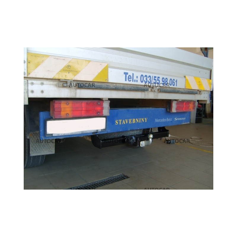 Anhängerkupplung für Mercedes SPRINTER - Pritschenwagen - Einzelräder - Radstand 3,55 / 4,025 m - Festeinbau