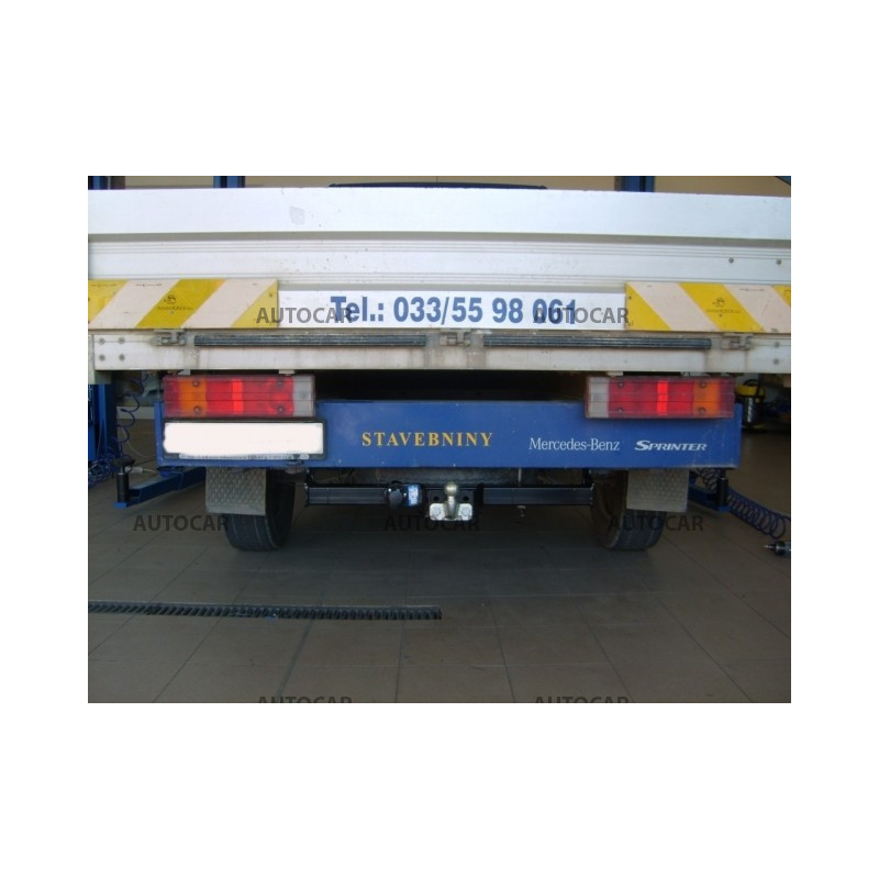 Anhängerkupplung für Mercedes SPRINTER - Pritschenwagen - Einzelräder - Radstand 3,55 / 4,025 m - Festeinbau