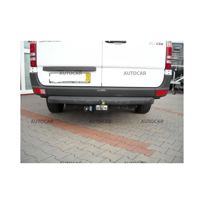 Anhängerkupplung für Mercedes SPRINTER - Kastenwagen mit Treppe - Einzelräder - Radstand 3,665 / 4,325 m - Festeinbau