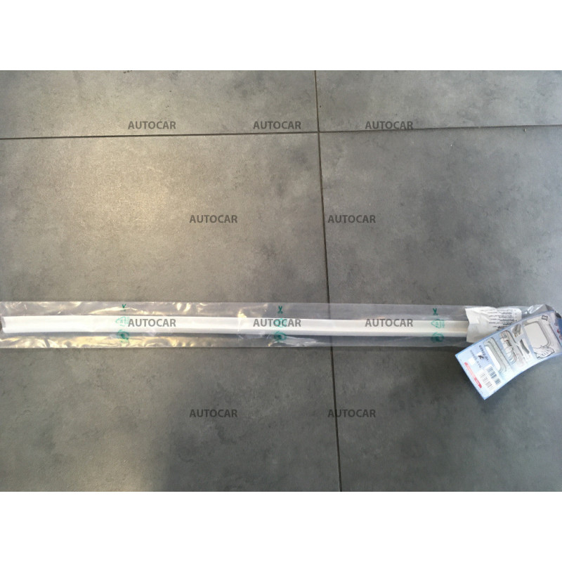 Odkvapová lišta nalepovacia 75 cm