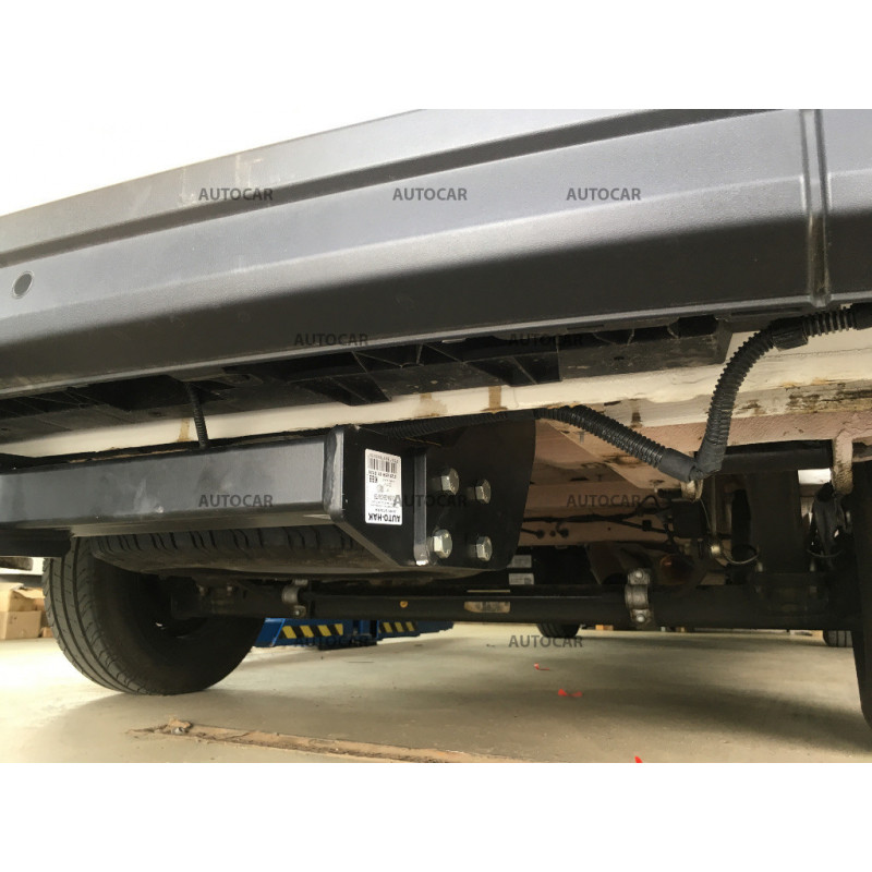 Anhängerkupplung für Volkswagen CRAFTER - Kastenwagen ohne Treppe - Einzelräder - manuall–AHK starr